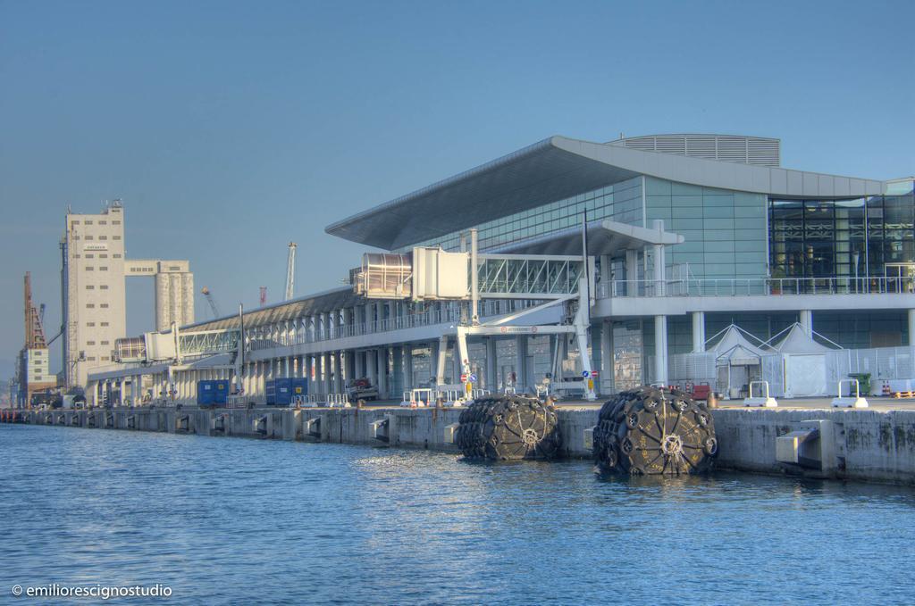 Club Nautico Savona Hotel Exterior photo
