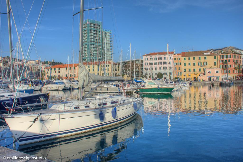 Club Nautico Savona Hotel Exterior photo